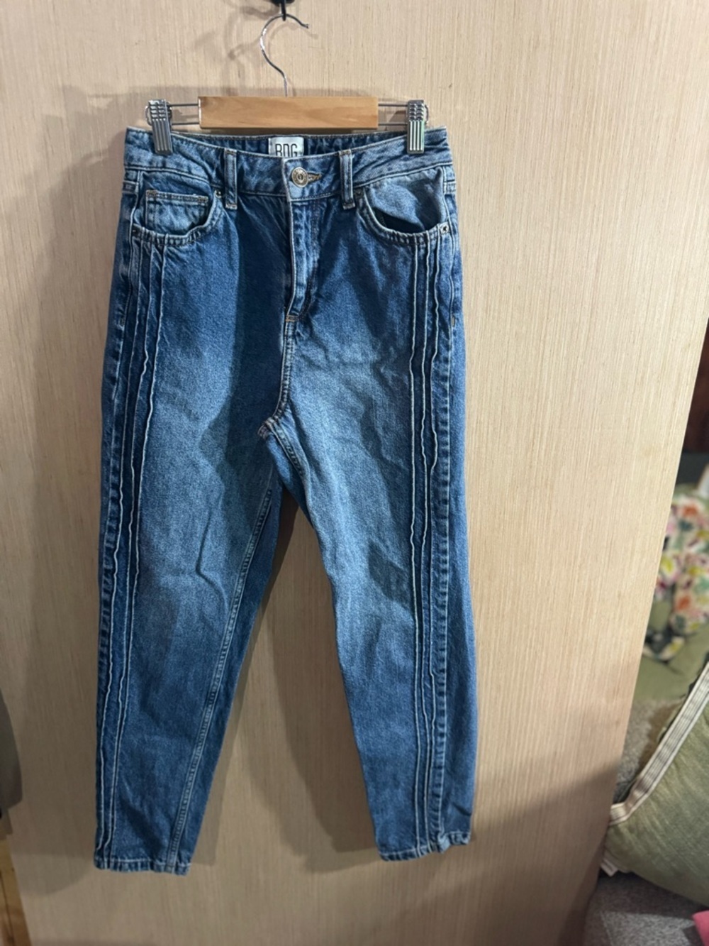 BDG High-Rise Medium Wash Mom Jeans Size 26